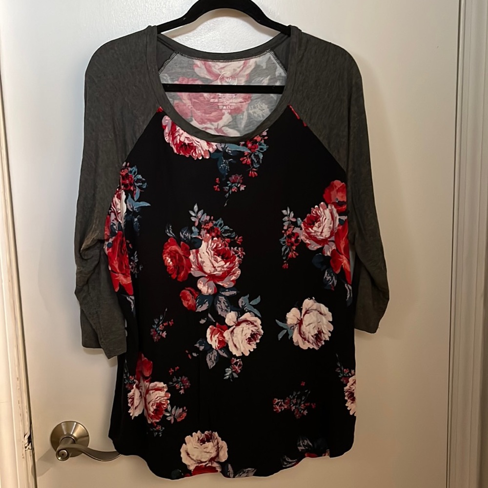 Maurice’s cute quarter length t shirt